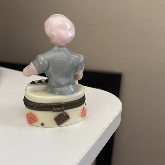 I LOVE LUCY PHB PORCELAIN HINGED TRINKET BOX MIDWEST OF CANNON Chocolate Factory - Picture 3 of 4